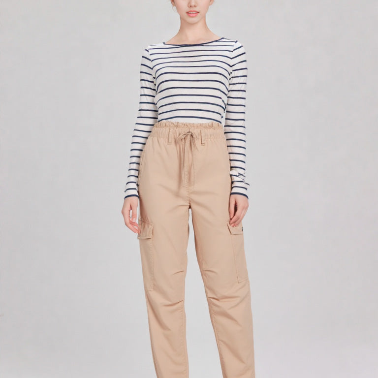 Pantalón Verónica de mujer en popelina beige con bolsillos cargo