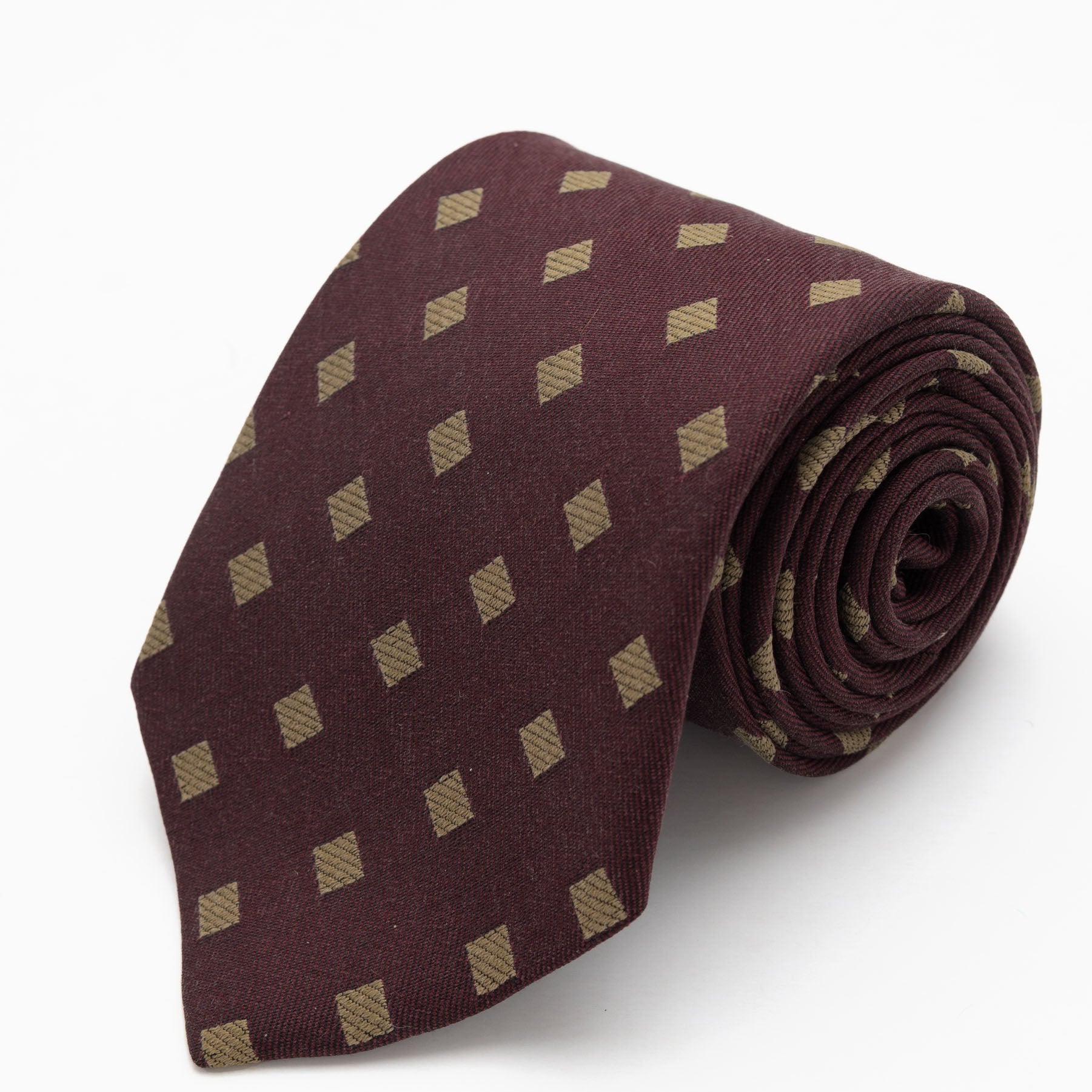 CORBATA VINO CUADROS DORADOS