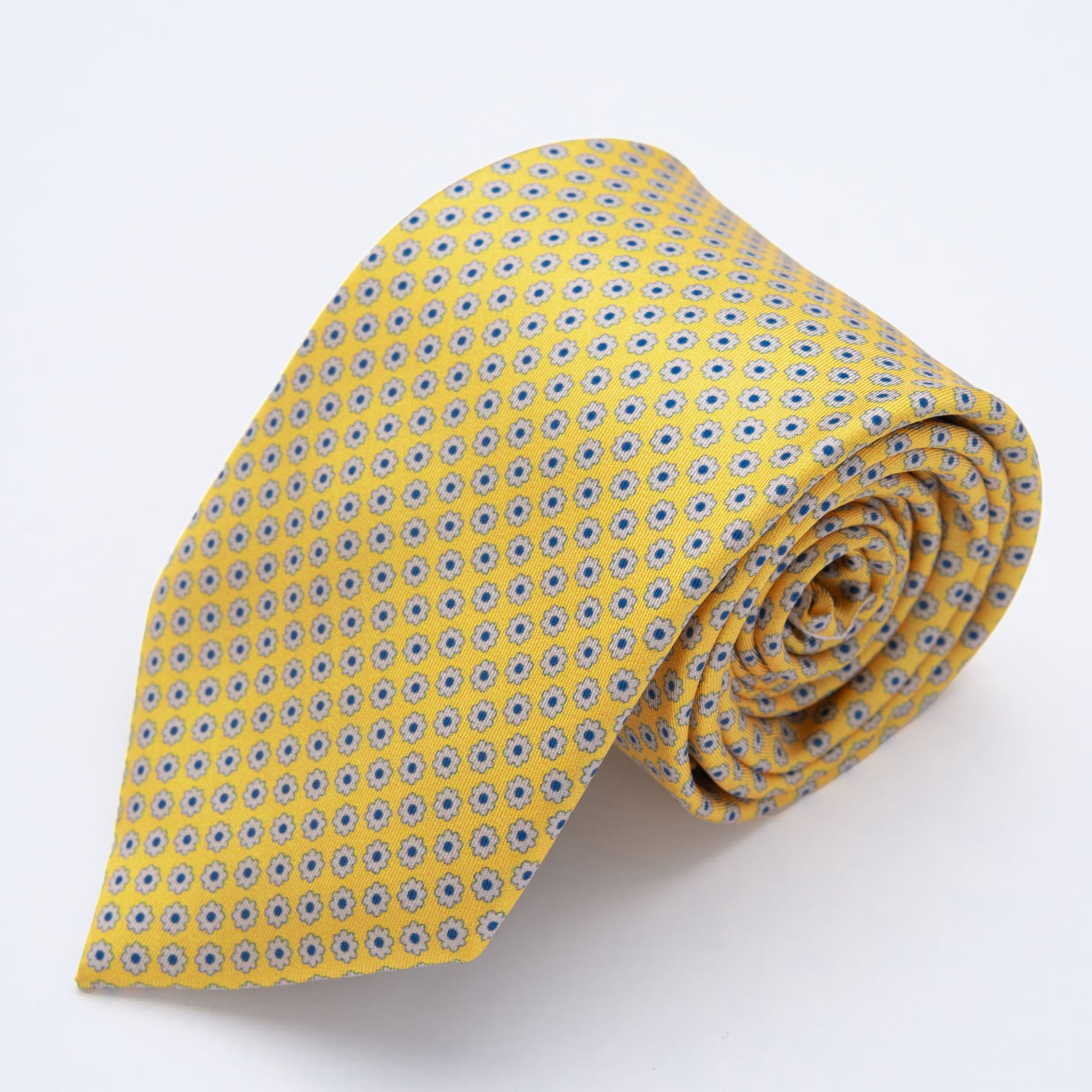 CORBATA AMARILLO CON FLORES GRIS Y PUNTOS AZULES