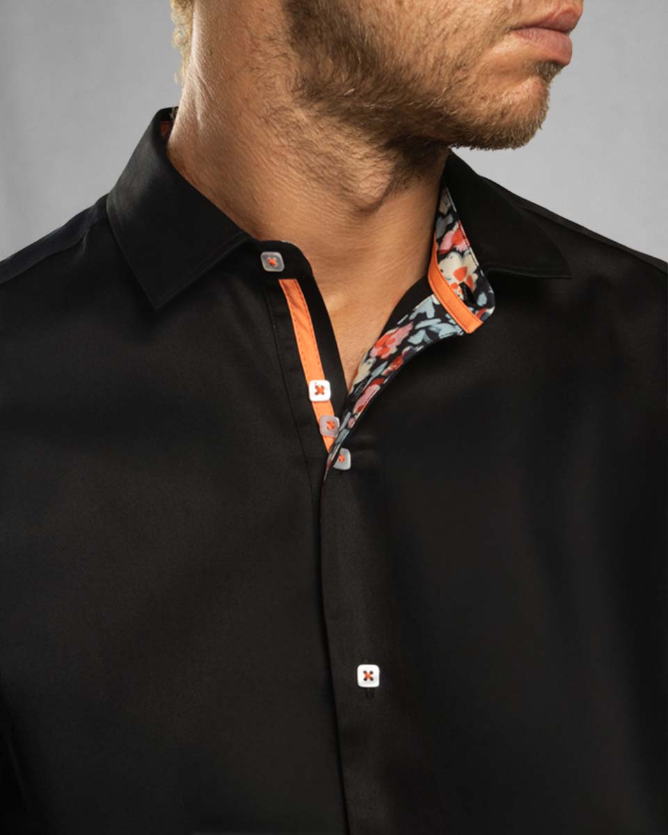 Camisa Casual Negra con Detalles Coral en Cuello y Puños