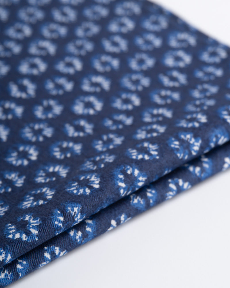 Pañuelo de Algodón - Azul con diseño blancos