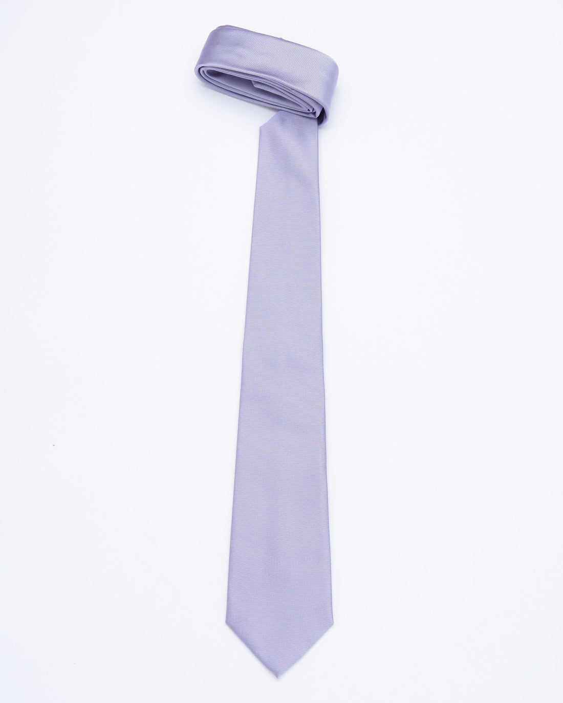 CORBATA PÚRPURA CON RAYAS HORIZONTALES LABRADAS