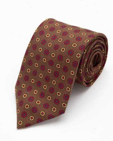 CORBATA MARRON CON FLORES ROJAS Y AMARILLAS
