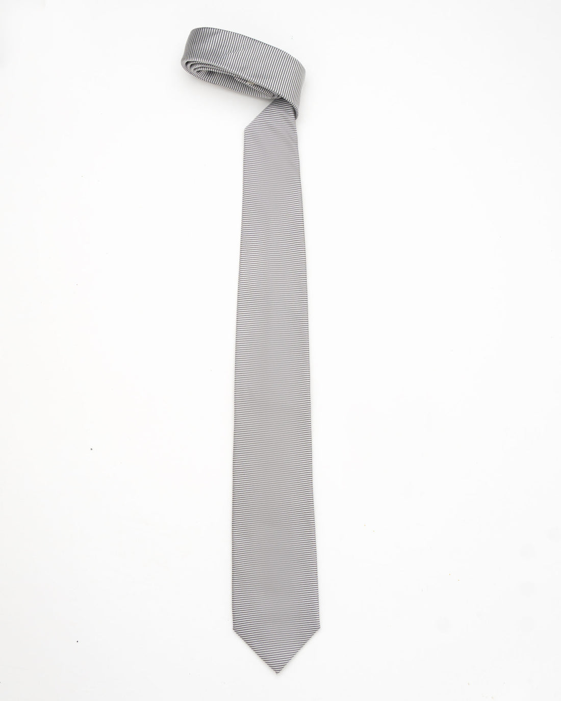 CORBATA GRIS CLARO CON DISEÑO DE LINEAS