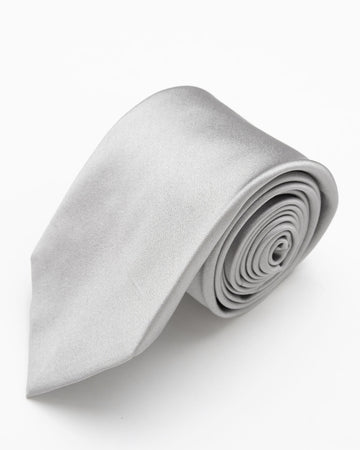 CORBATA COLOR PLATA SOLIDA BRILLOSO