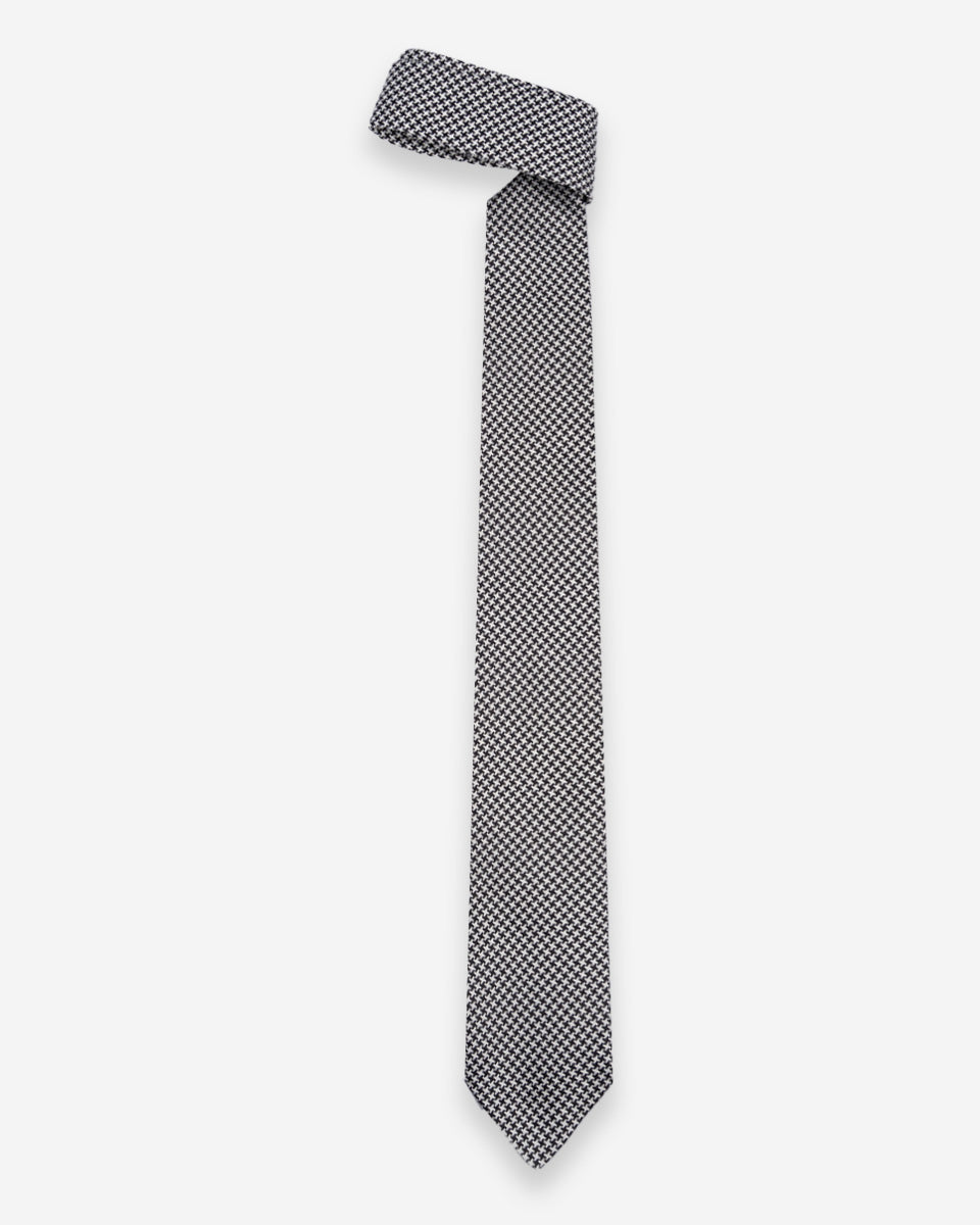 Corbata Negra con Diseño Escocés Blanco