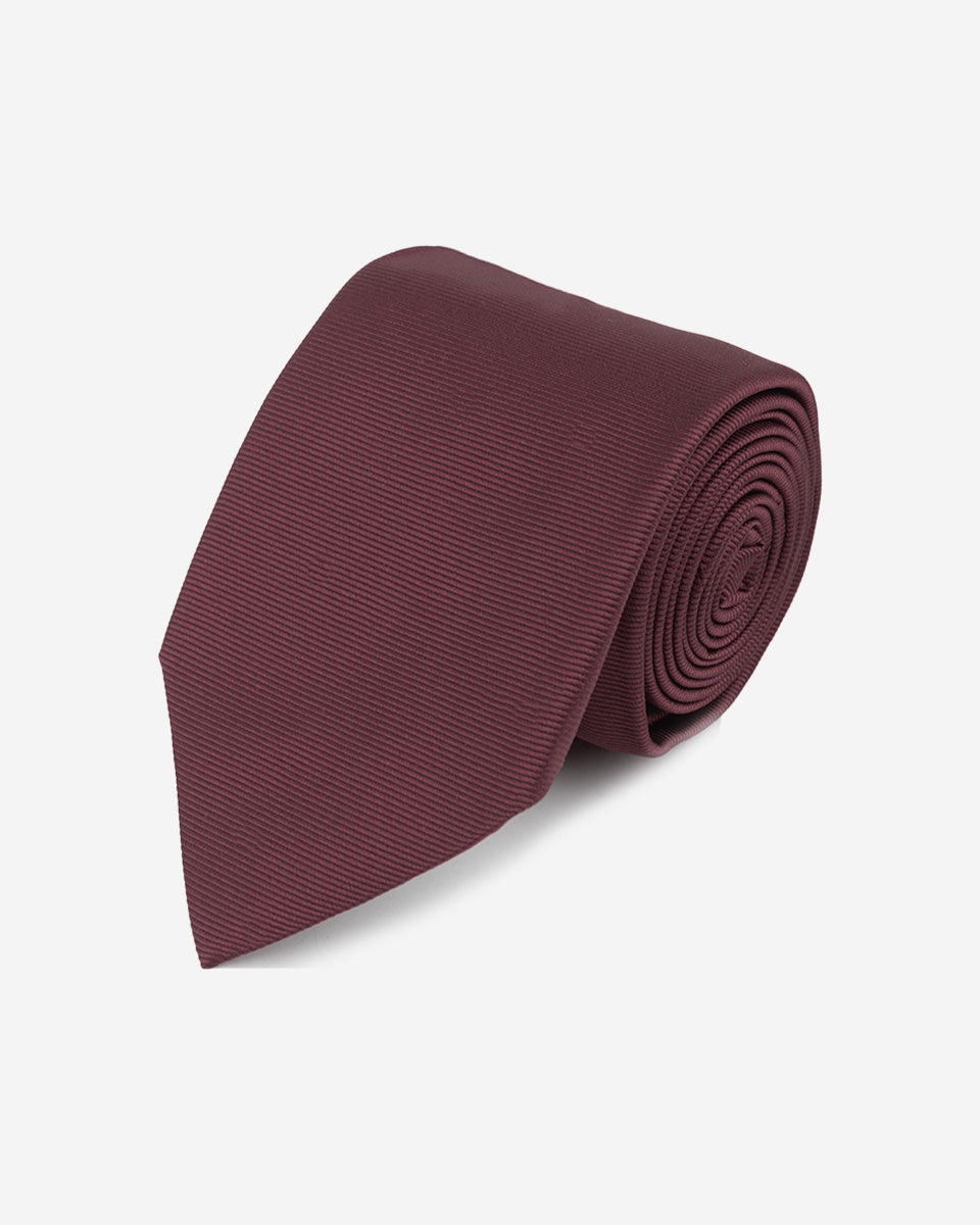 Corbata Color Guinda con Finas Líneas