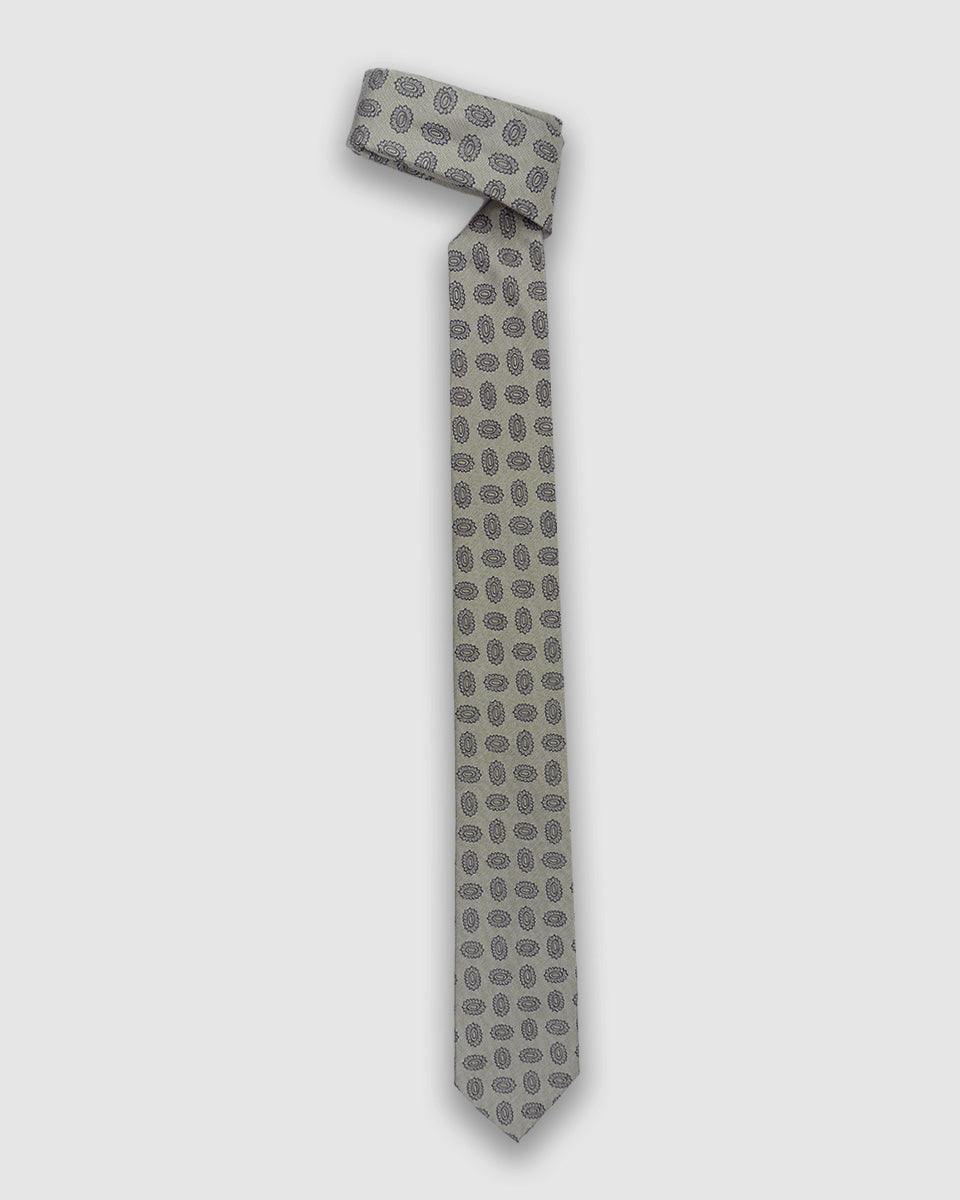 Corbata Color Beige con Diseño de Flor Ovalada