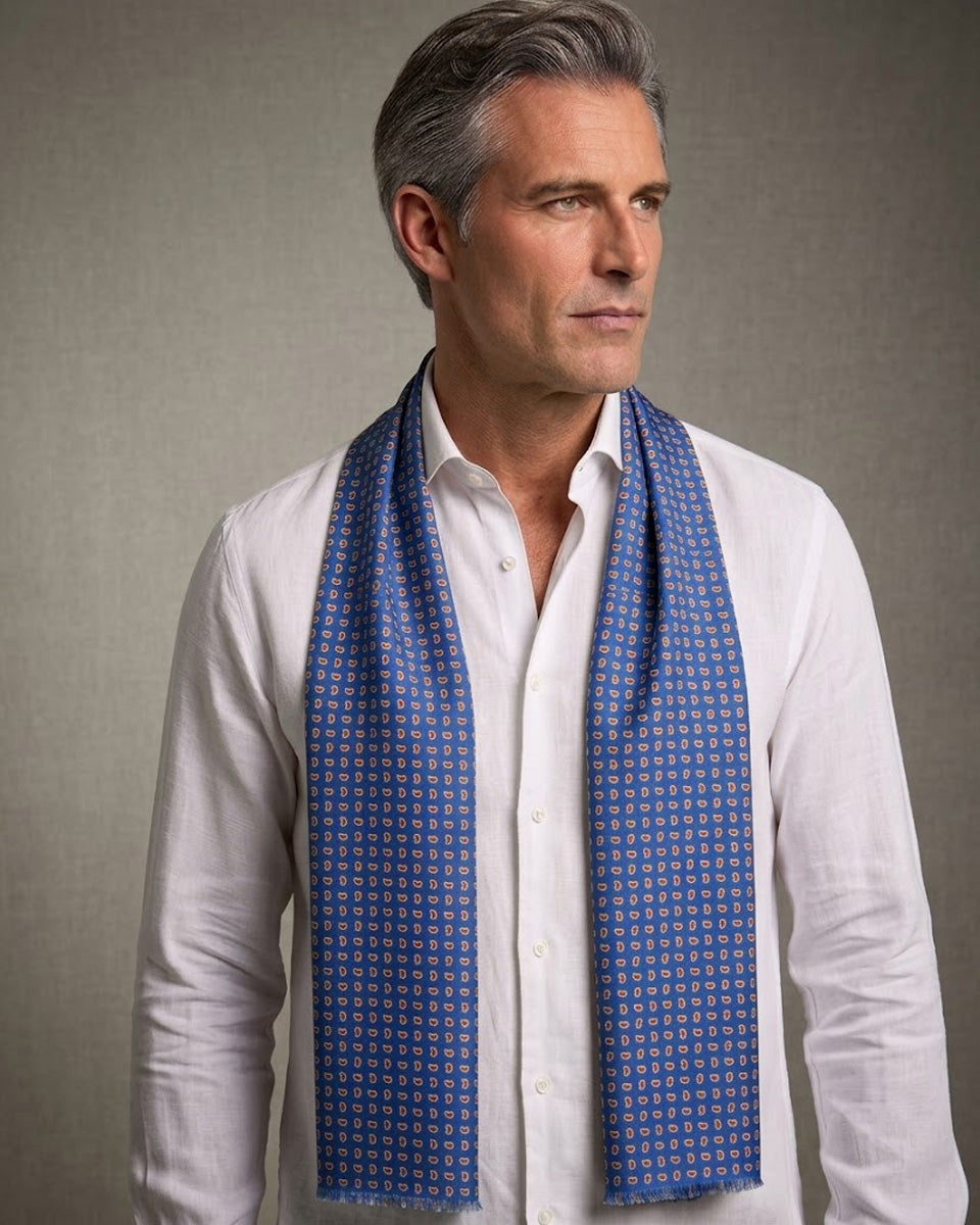 Bufanda - Foulard Color Azul con Microdiseño Naranja