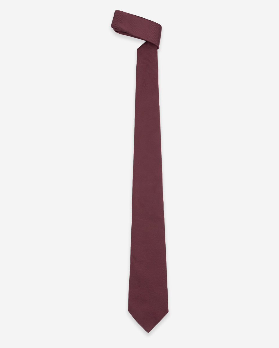 Corbata Color Guinda con Finas Líneas