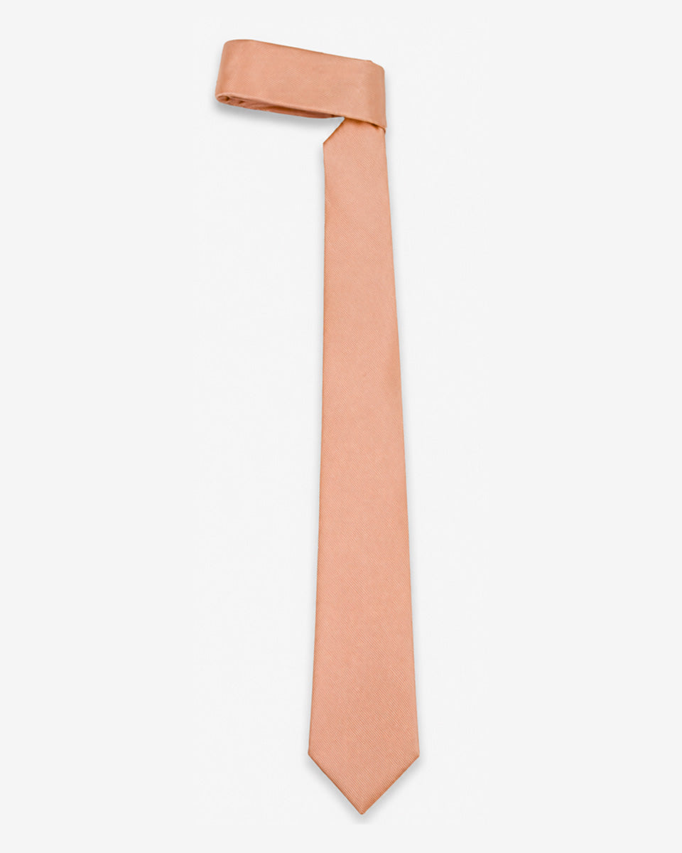 Corbata Color Coral con Finas Líneas