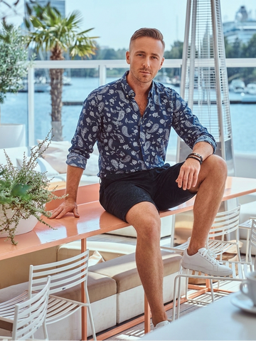 Un estilo cuidado con bermudas para caballero