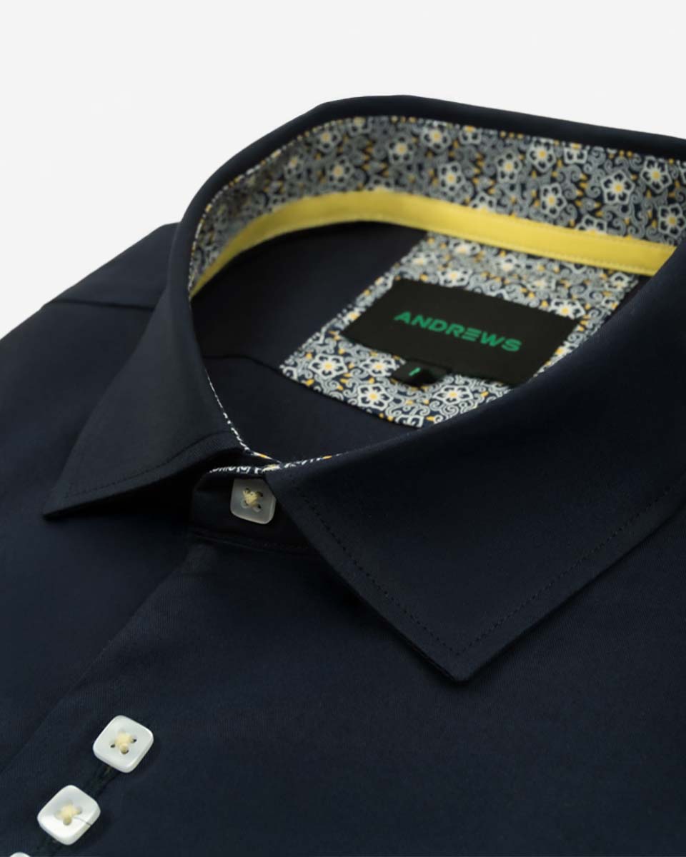 Camisa Casual Azul con Detalles Amarillo en Cuello y Puños