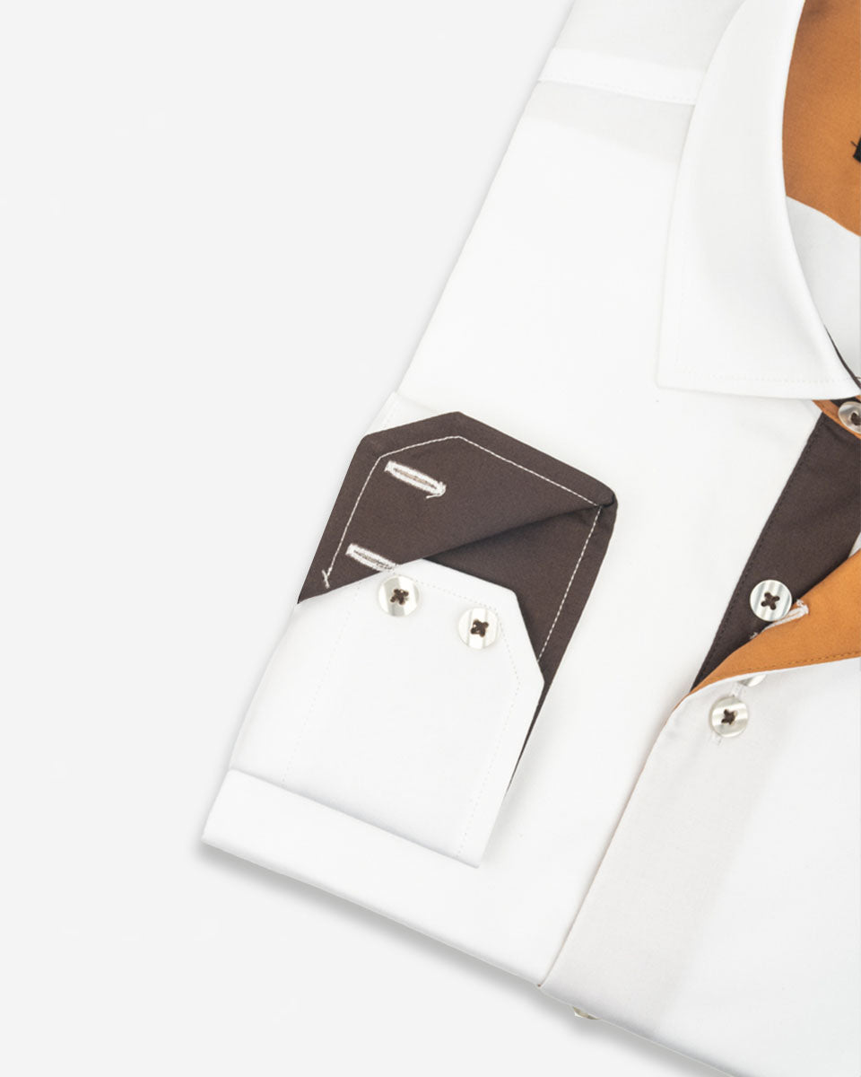 Camisa Casual color Blanco con Detalles Marrón en Cuello y Puños
