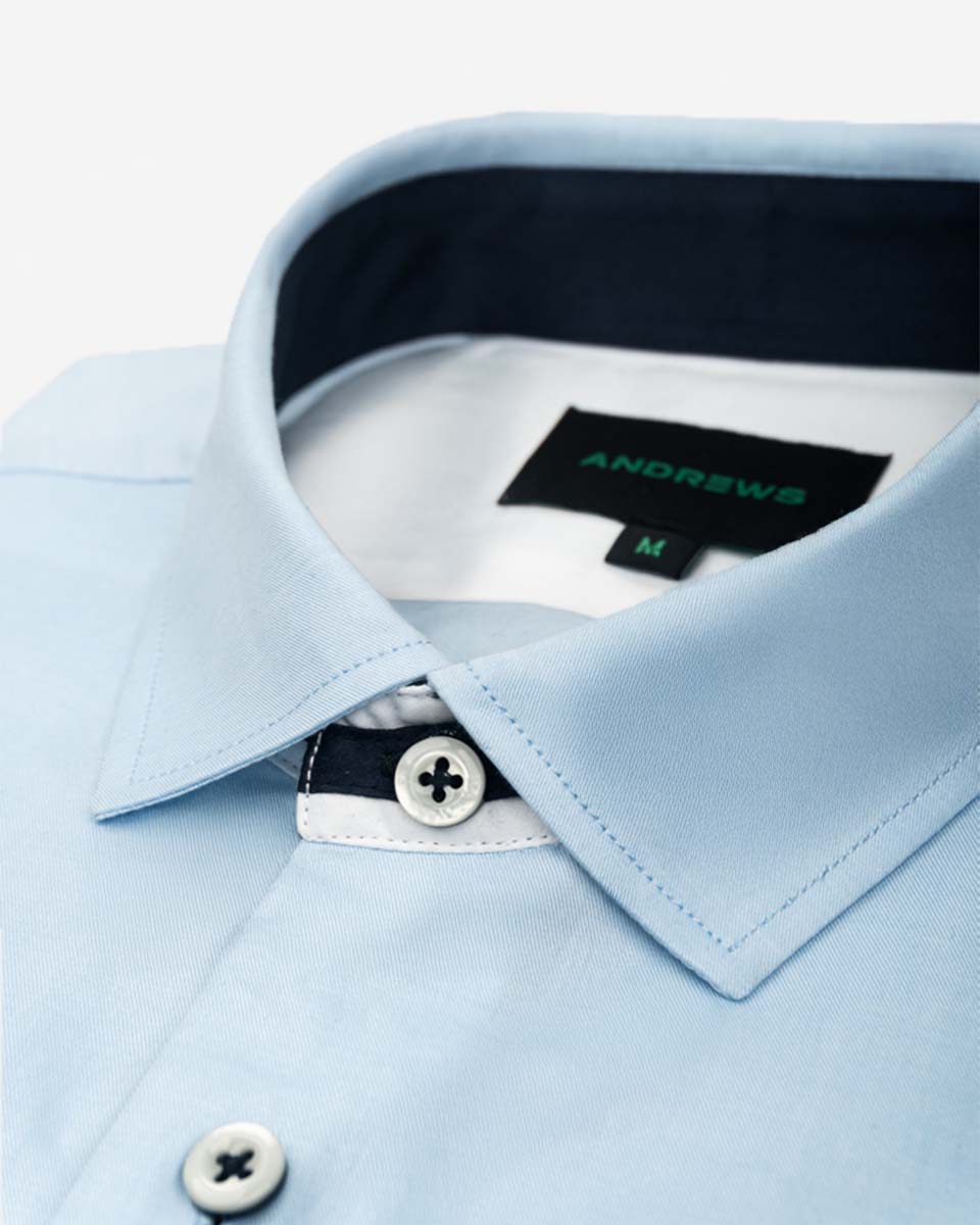 Camisa Casual color Celeste con Detalles Azul en Cuello y Puños