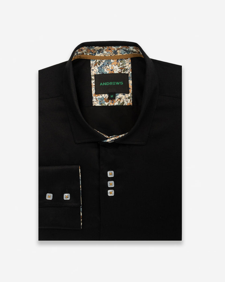 Camisa Casual Negra con Detalles Camel en Cuello y Puños