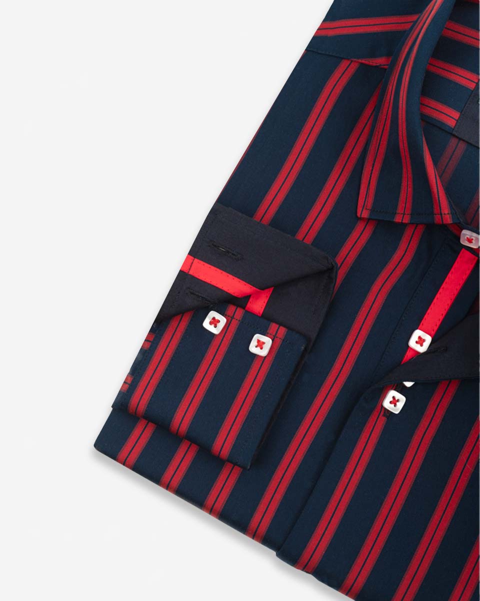 Camisa Casual Azul con Rayas Rojas Detalles en Cuello y Puños