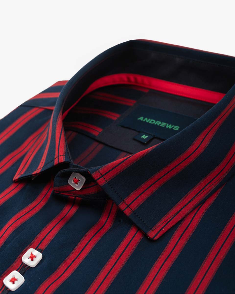 Camisa Casual Azul con Rayas Rojas Detalles en Cuello y Puños