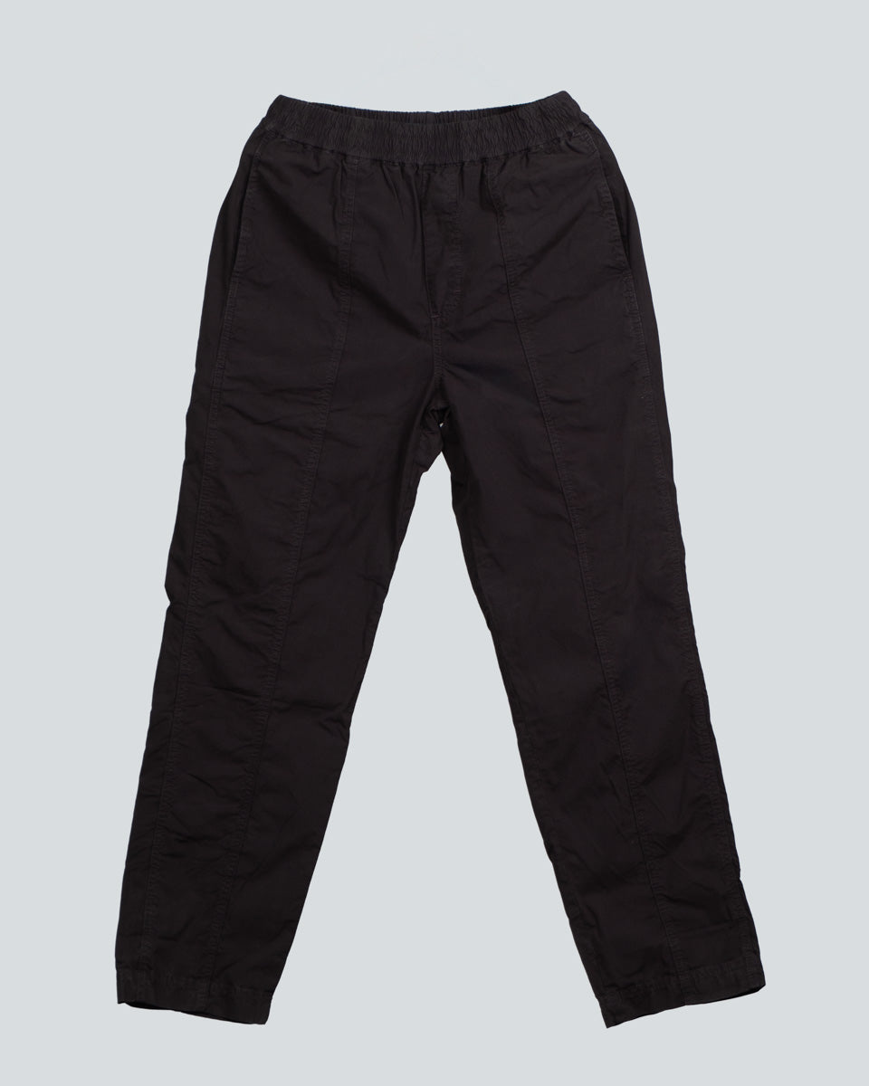 Pantalón Mónica Negro con Bolsillo Posterior y Acabado Garment Dye de mujer